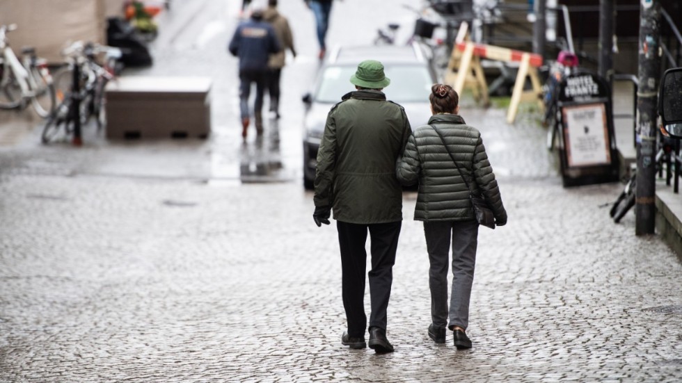 Det finns ett akut behov av reformer för att säkra en värdig och trygg ålderdom,. skriver Rigmor Stenmark och Solveig Zander