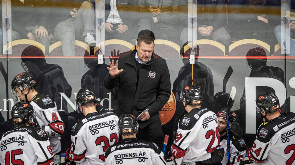 "Den här helgen var det vårt box- och powerplay som fallerade. Det har varit väldigt bra tidigare under säsongen. I fortsättningen behöver det vara det i varenda match", säger Joakim Fagervall.