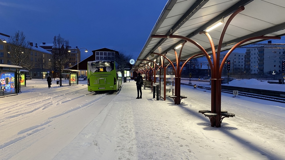 Nu ökar kritiken mot Sörmlandstrafiken. Frånåkta passagerare och inställda turer försvårar för resenärer. 