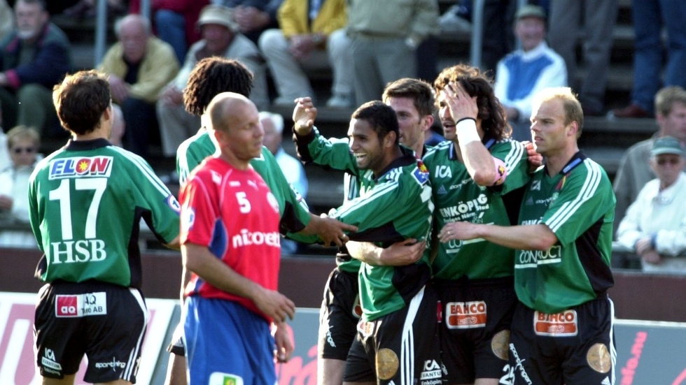 Allsvensk fotboll  2003 : 
Helsingborgs IF möte årets nykomlingar i  allsvenskan Enköpings SK som var på jakt efter vinst. 
Enköping låg sist i tabellen efter åtta spelade omgångar med en inspelad poäng. 
I halvlek var ställningen  sensationelt 0 -2 till Enköping  
genom nummer 12 Berger Santos som gjorde båda ESK-målen i första halvlek.