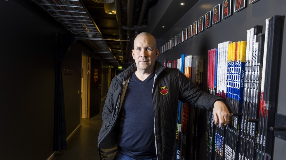 "Jag har inga problem med kritik, om den är saklig, och vi kanske ska ha det för att vi inte lyckades hitta den där spetsspelaren. Så jag tar den. Spetsspelare var det, samtidigt, ingen klubb som lyckades hitta", säger Stefan "Skuggan" Nilsson.