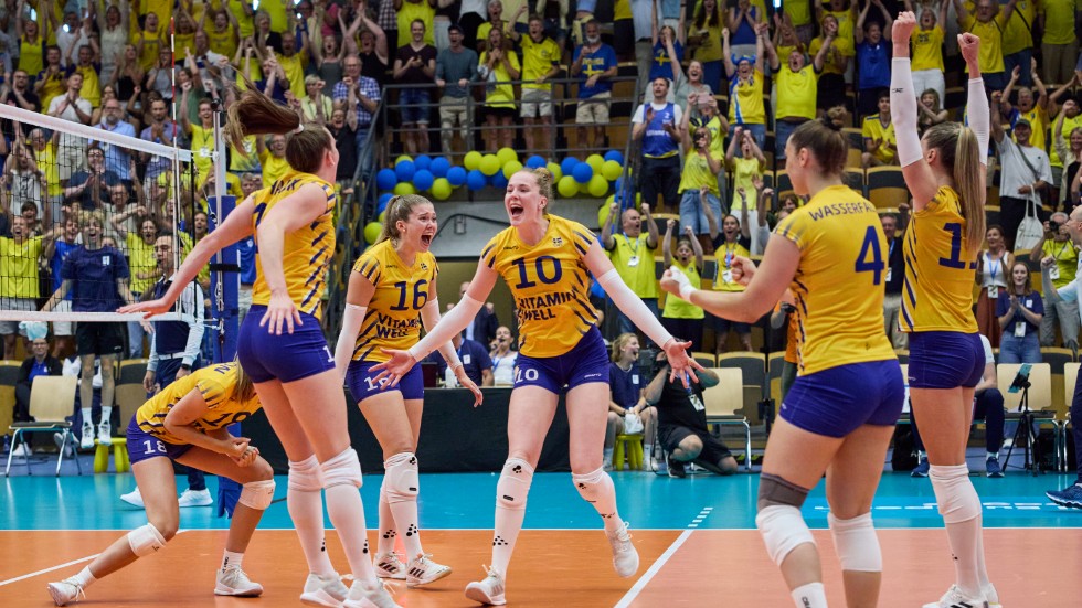Sveriges spelare jublar efter semifinalen i Golden League mellan Sverige och Belgien. Arkivbild.