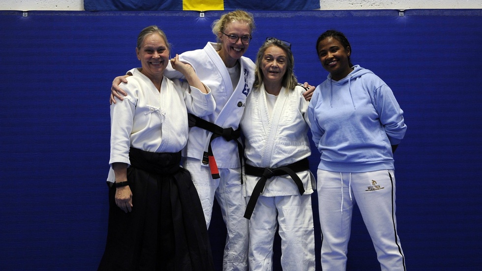 Fyra kvinnor alla med svarta bälten. Katarina Herngren-Gullberg (57 år), Kristina Ekstrand (54 år), Susanne Carlsson (57 år) och Wubite Zewdu Svanberg (35 år) är ganska unika som tagit sig hela vägen i sporter som fortfarande är mansdominerade.