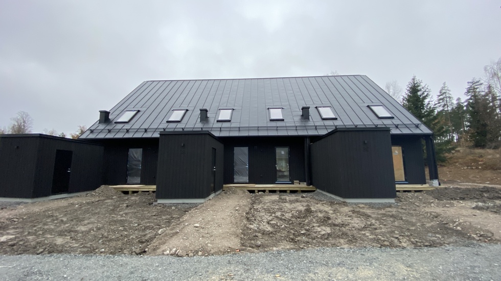 Ytterligare tolv radhus av den här typen har fått bygglov i Ekolsunds Slottsby.
