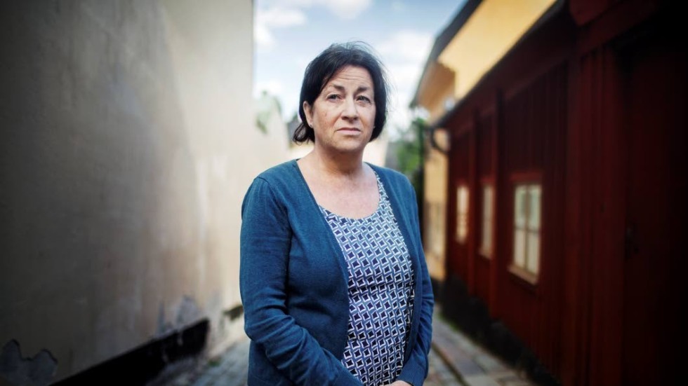 Övralidspristagare. Ann Jäderlund är omsorgsfull. Arbetet med att iordningsställa senaste diktsamlingen ser hon som en sociologisk studie av sitt eget liv. "Men jag är inte så analytiskt lagd så jag har egentligen inte blivit klokare."