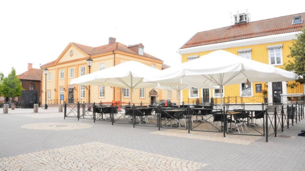 Uteserveringarna börjar bli redo på "Sommartorget".
