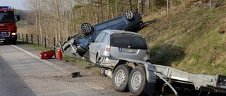 Bil med släp i krock – en till sjukhus