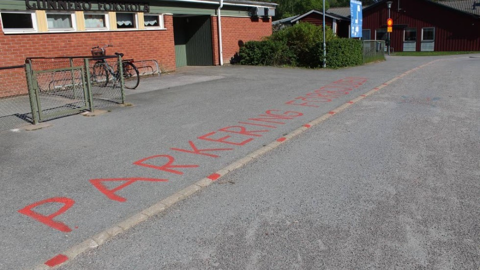Vem som målat förbudsmarkeringen är i nuläget oklart.