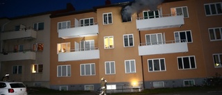 Stor insats vid lägenhetsbrand