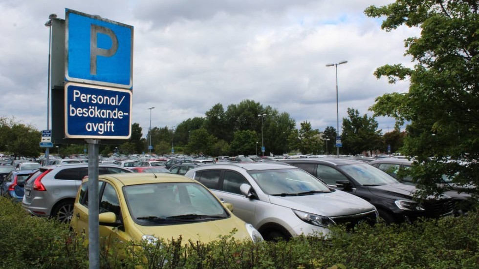 Mer trängsel. I fortsättningen får de entreprenöranställda stå på besöksparkeringen.