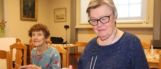 Flinka damer firar 95 år med nål och tråd