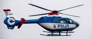 Två män räddades med helikopter