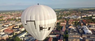 Luftballong-stunt över Uppsala