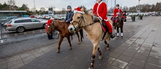 Ridande jultomtar i Gränby