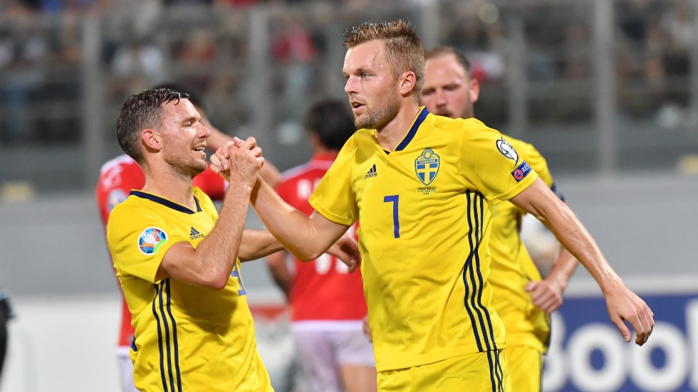 Marcus Berg och Sebastian Larsson. De debuterade i samma landskamp och det mesta talar för de också avslutar landslagskarriären tillsammans. Arkivbild.
