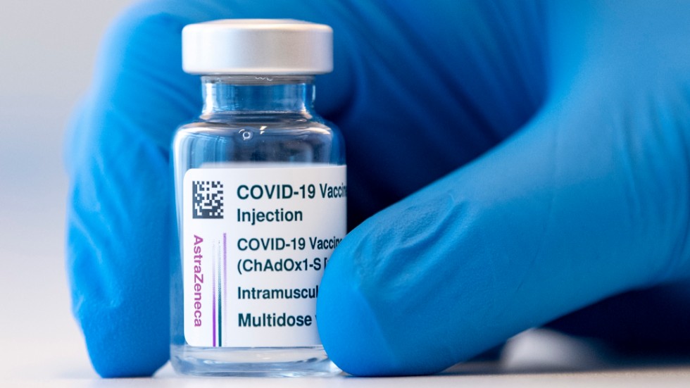 Vaccinbrist stoppar vaccineringen av vårdpersonalen.