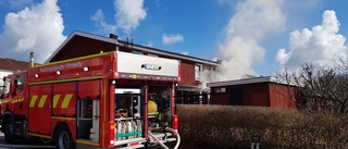 Larm om brand i radhus – började på spisen