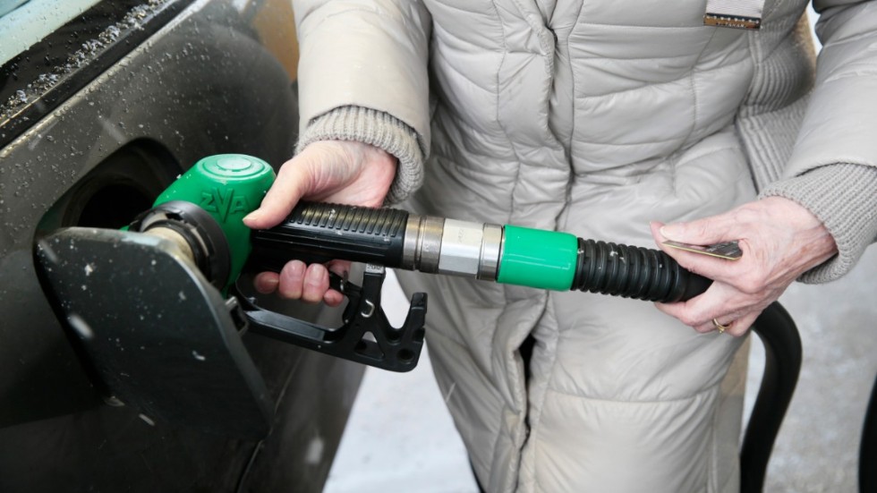 Nu betalar jag alltså cirka 9 kronor per mil för bränslet. Det är med andra ord lite billigare per mil idag för mig än det var för 40 år sedan, skriver insändarskribenten.