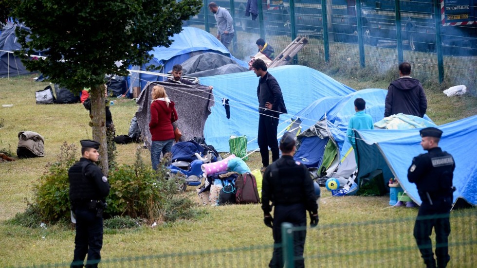 Fransk polis stänger regelbundet läger för migranter, på bilden ett läger som hyste cirka 900 personer i Grande Synthe som stängdes 2019. Arkivbild.