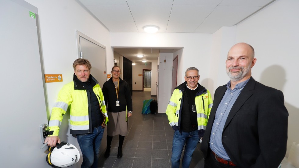 Under veckan hälsas nya hyresgäster välkomna till K-fasts nybygge på Strimlusevägen 21 i Odlaren. Bolagets Johan Bertilsson, Martina Ilar, Jim Berglund och Robert Brånn är glada över att tidspalen hållit trots att det polska byggbolaget SN Strukton, som uppfört huset, gjorde konkurs så sent som i augusti.