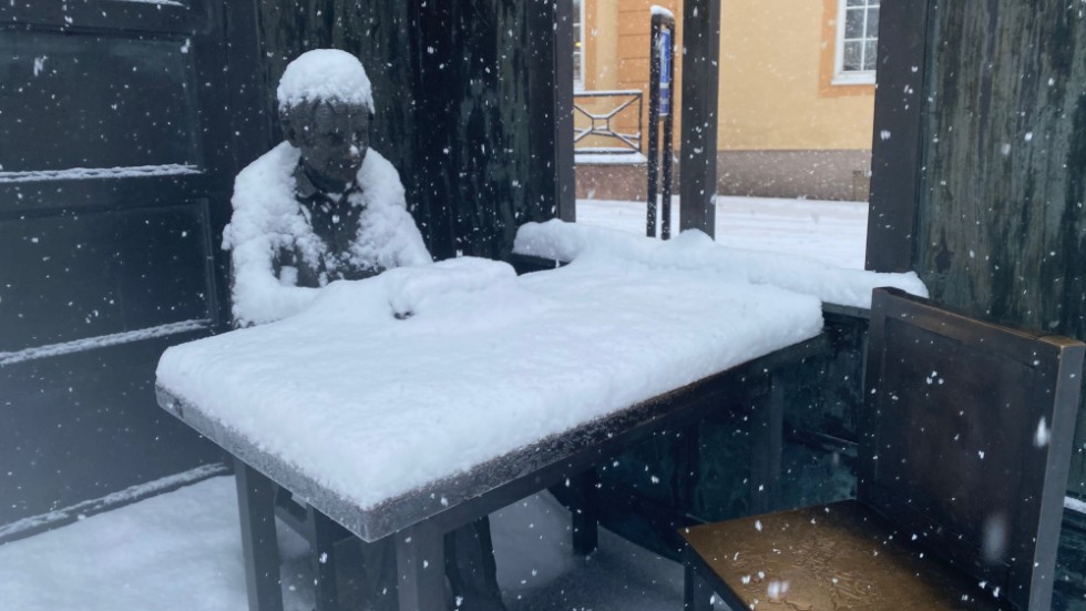 Snön faller över Vimmerby.