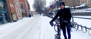 Cykelställen ska bort från promenaden längs ån • Ger plats för "uteserveringar, promenad, avkoppling"