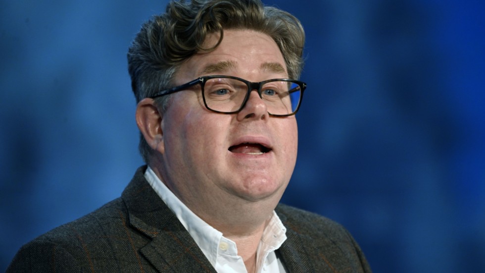 Utredningen om medicinsk åldersbedömning avbryts och justitieminister Gunnar Strömmer (M) ska avveckla den.
