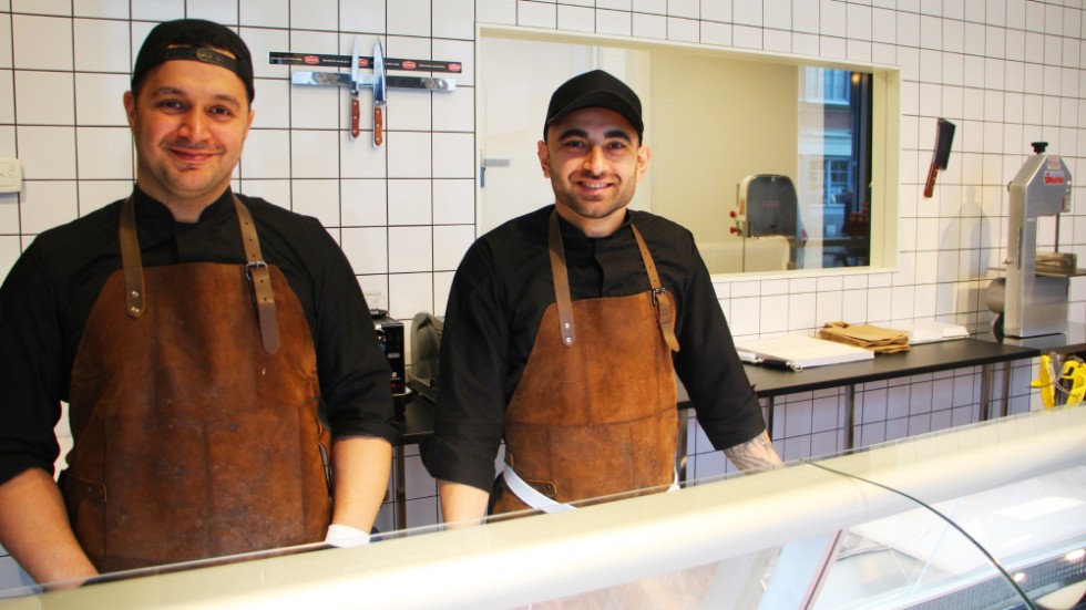 Osman Ceran (till vänster) och Gaby Azar driver sedan årsskiftet köttbutiken på Olai Kyrkogata.