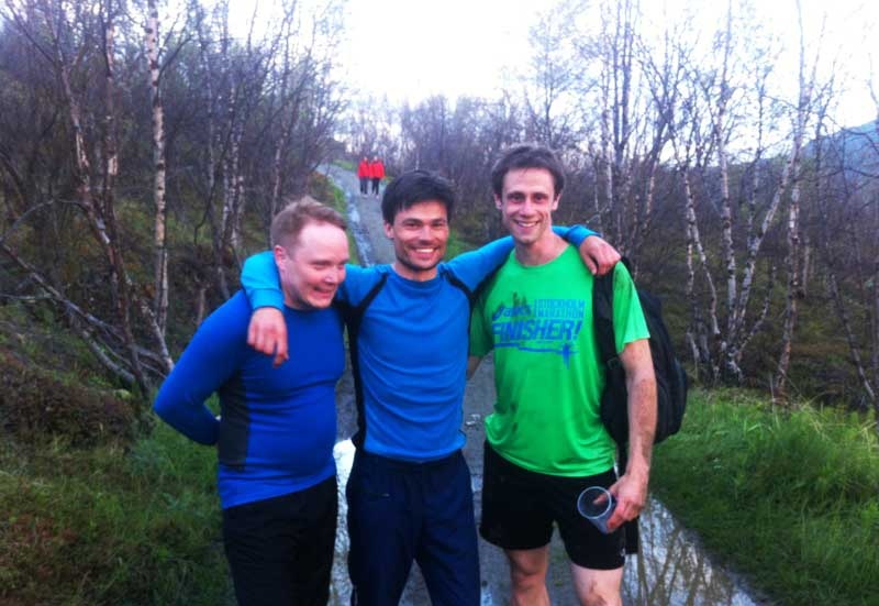 Tappra fjälljoggare. Per-Henrik Labba, Alexander Linder och Erik Änges i målet i Abisko.