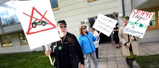 Protest mot buskörning i Ringarna