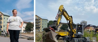 Titta, nu inleds storbygget i Vasastan – igen • Stått still i fyra år • 25 miljoner dyrare • Buskar och träd bland betongen: "Har sett förskräckligt ut"