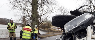 Taxibil välte vid ångbåtsbron i Strängnäs