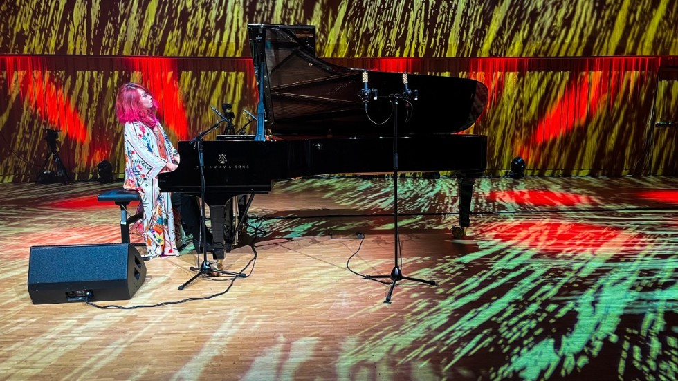 Pianisten Naoko Sakata bjöd på mäktig improvisation på Festspelen i Piteå under tisdagskvällen. 