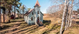 De vill bo i övergivna kyrkan