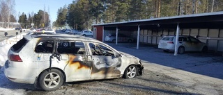 Bostadområde härjat av bilbränder