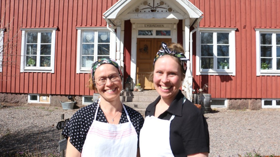 Vrånganäs gamla skola är en speciell byggnad, och caféet är inrymt i gamla slöjdsalen, berättar Erika Gustafsson och Martina Wastring.