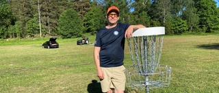 Nu invigs nya discgolfbanan – blev 100 000 dyrare än tänkt