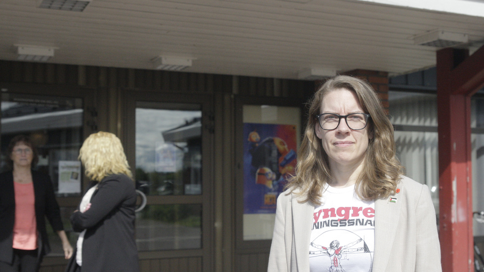 Linda Jonsson (V) tror inte att det räcker med de drygt 100 punkternas sparförslag för att få kommuninvest och SKR att ge klartecken till att låna mer pengar. "Vi har redan lånat 40 miljoner till driften".