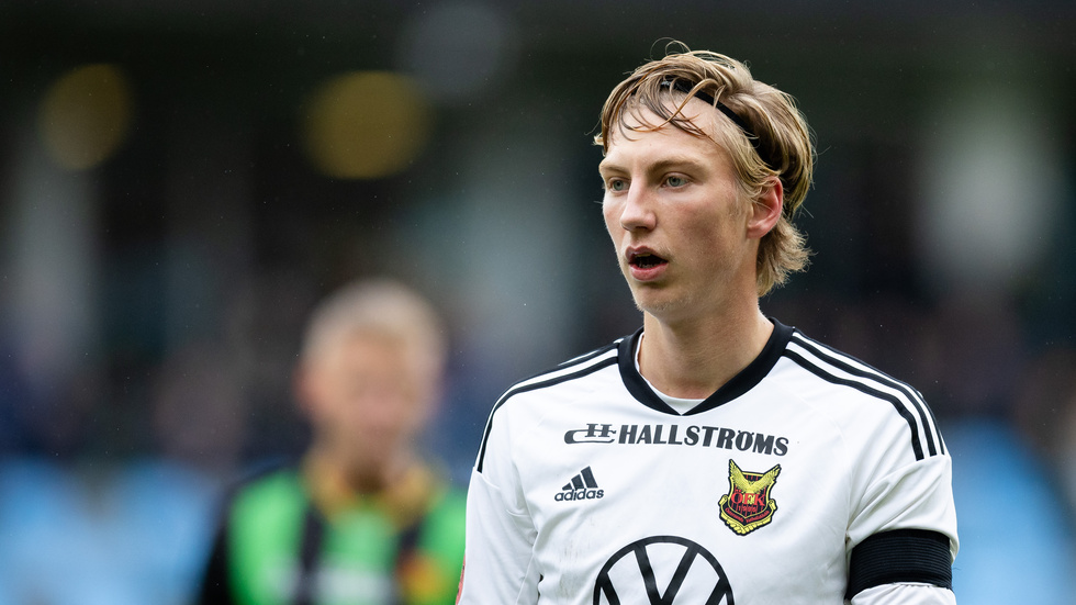 Albin Sporrong återvänder till Östersund. Under måndagen skrev mittfältaren på ett kontrakt som sträcker sig över säsongen 2025.