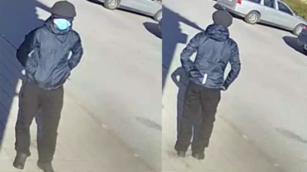 En man fångades av övervakningskameror i Uppsala när han skulle ta ut pengar med en av de äldre kvinnornas bankkort. 