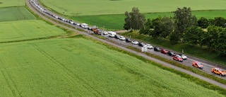 Långa köer efter kökrock på E22