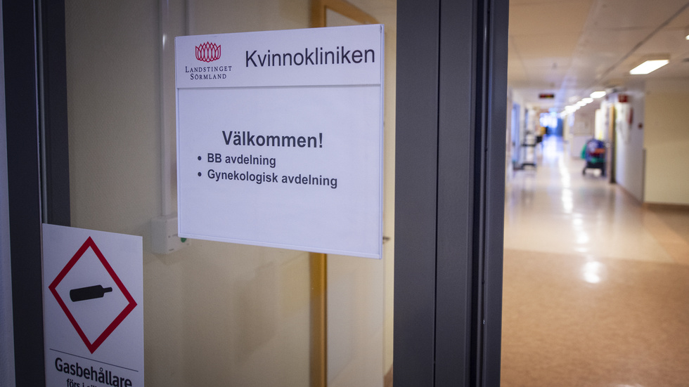 Kvinnokliniken på Nyköpings lasarett kan slås ihop med Mälarsjukhusets kvinnoklinik. Det utreds just nu av Region Sörmland. 