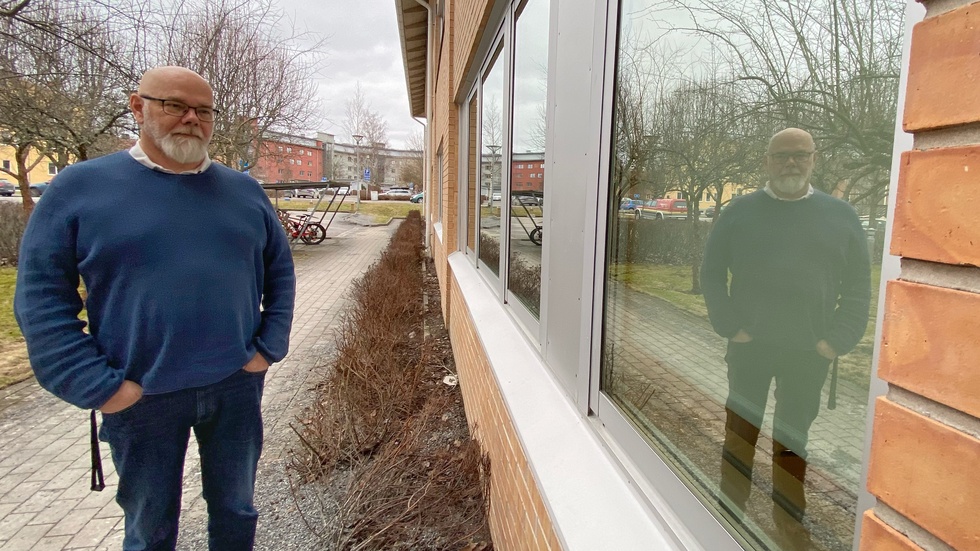 Strängnäs utbildningschef Tony Lööw skriver till exempel att han ”visserligen” är chef. Han har "visserligen" ansvar. Skulle vi föräldrar bli tagna på allvar om vi menade att vi ”visserligen” är föräldrar, frågar Annarella Hedberg och Peter Rydberg i sin slutreplik.