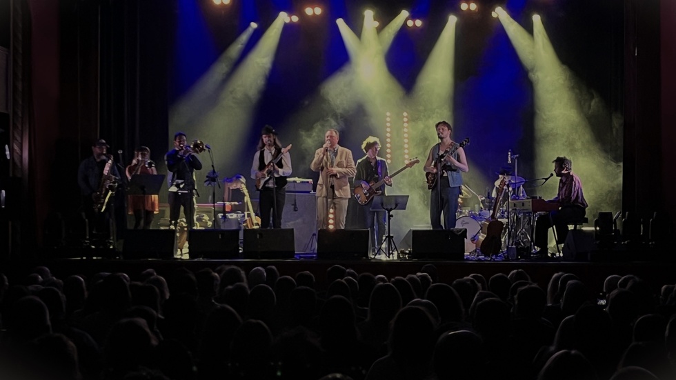 
Magnus Carlson och hans nya favoritband i Jesper Lindell och hans band öppnar sin sommarturné i Söderköping den 4 juli. Den stjärnspäckade sommarveckan på "Musik på Brunnen" är fylld och klar.