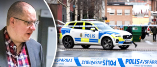 Våldsdådet filmades: Visar hur knivmannen går till våldsam attack