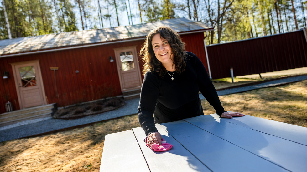 Emma Vestin i Harads har flera olika jobb och är engagerad i byaföreningen. "Jag älskar att har det så här", säger hon. 

