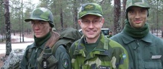 Unga ger akt på militäryrket