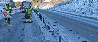 Bil körde genom mitträcket