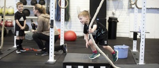 Här tränar barnen crossfit: "Skiljer sig inte supermycket från det som vi vuxna kör"