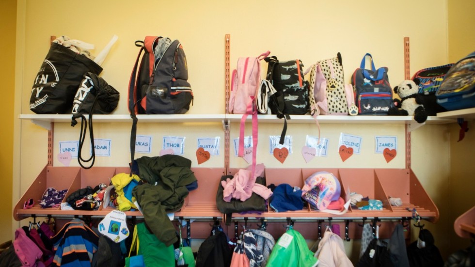 De allra flesta av Västerviks förskolebarn går i barngrupper som är större än Skolverkets rekommendationer. Endast 24 procent av de yngre barnen, och 41 procent av de äldre barnen, går i grupper som följer riktlinjerna. 